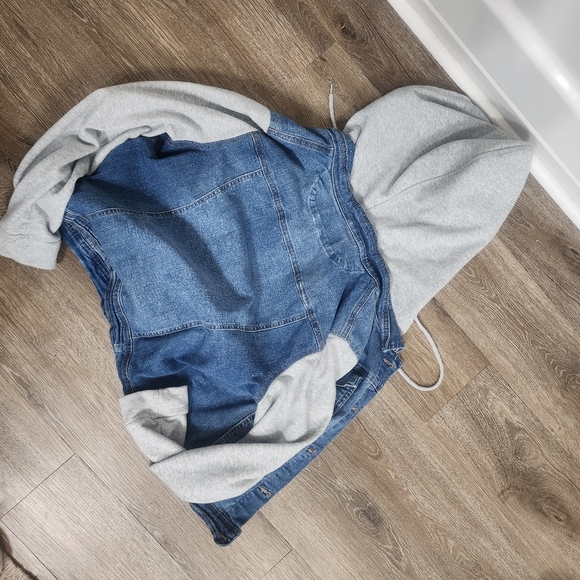 Hooded jeans jacket - Picture 2 of 3